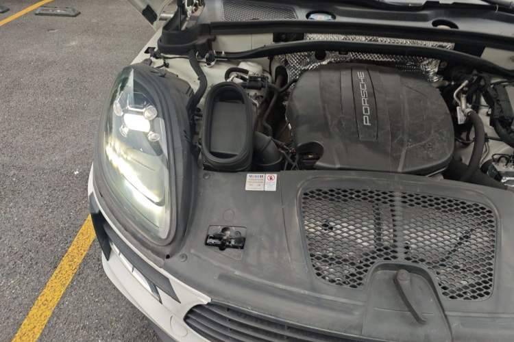 Used Porsche Macan 2020 Macan 2.0T Engine Bay Right