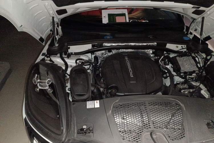 Used Porsche Macan 2020 Macan 2.0T Engine Bay Right