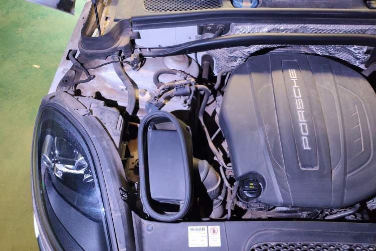 Used Porsche Macan 2020 Macan 2.0T Engine Bay Right