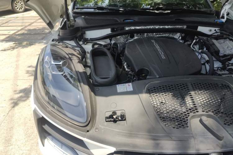 Used Porsche Macan 2020 Macan 2.0T Engine Bay Right