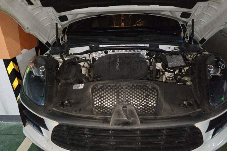 Used Porsche Macan 2020 Macan 2.0T Engine Bay Right
