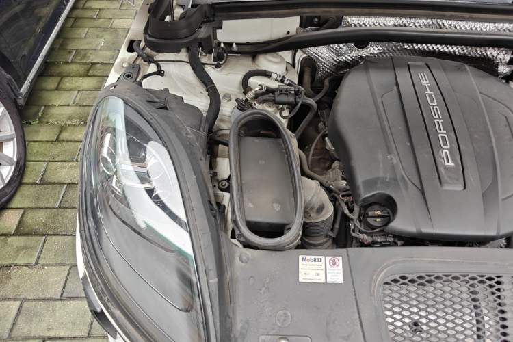 Used Porsche Macan 2020 Macan 2.0T Engine Bay Right