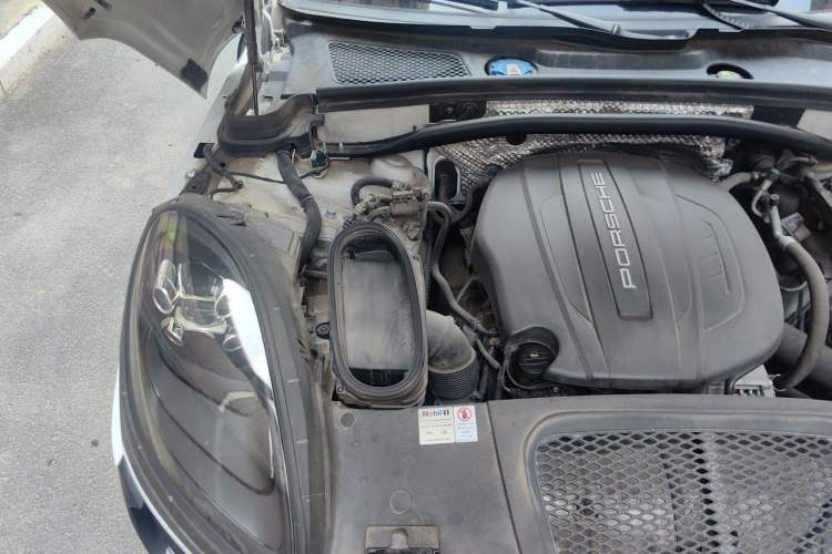 Used Porsche Macan 2020 Macan 2.0T Engine Bay Right