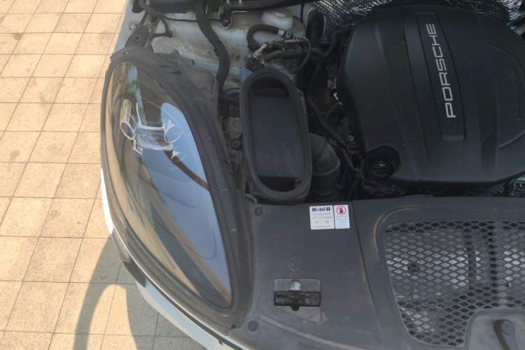 Used Porsche Macan 2020 Macan 2.0T Engine Bay Right