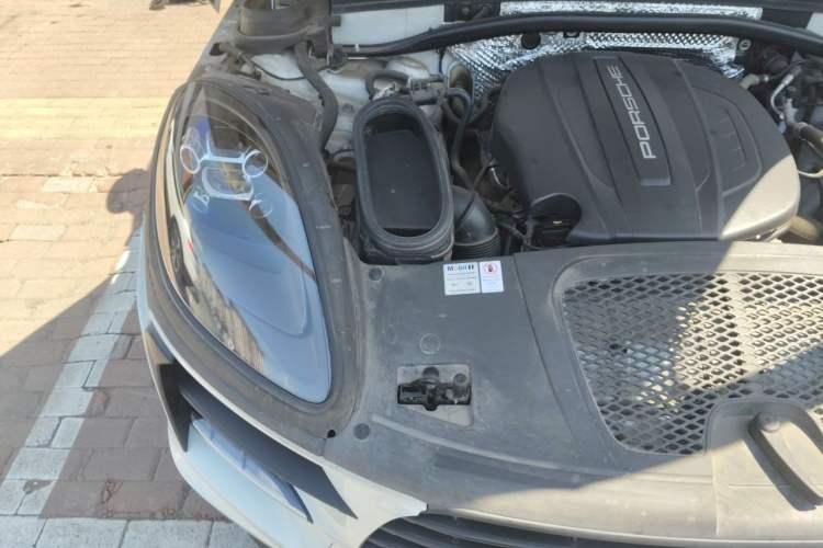 Used Porsche Macan 2020 Macan 2.0T Engine Bay Right