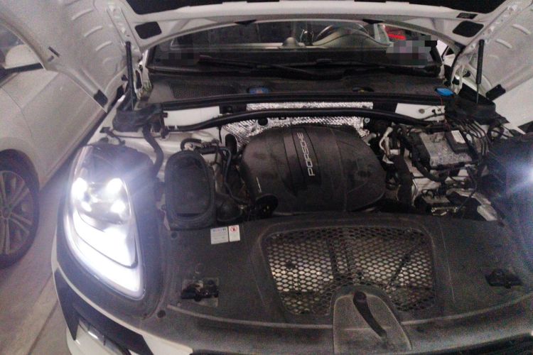 Used Porsche Macan 2020 Macan 2.0T Engine Bay Right