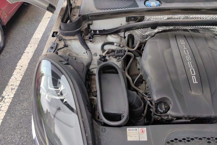 Used Porsche Macan 2020 Macan 2.0T Engine Bay Right