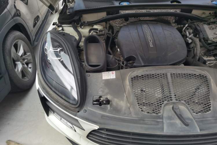 Used Porsche Macan 2020 Macan 2.0T Engine Bay Right