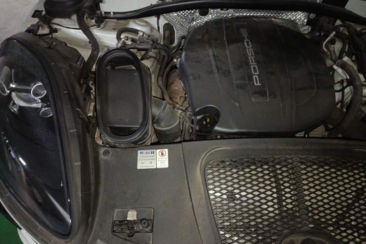 Used Porsche Macan 2020 Macan 2.0T Engine Bay Right