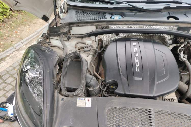 Used Porsche Macan 2020 Macan 2.0T Engine Bay Right