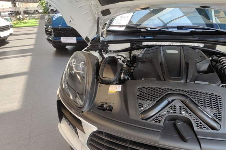 Used Porsche Macan 2020 Macan S 3.0T Engine Bay Right