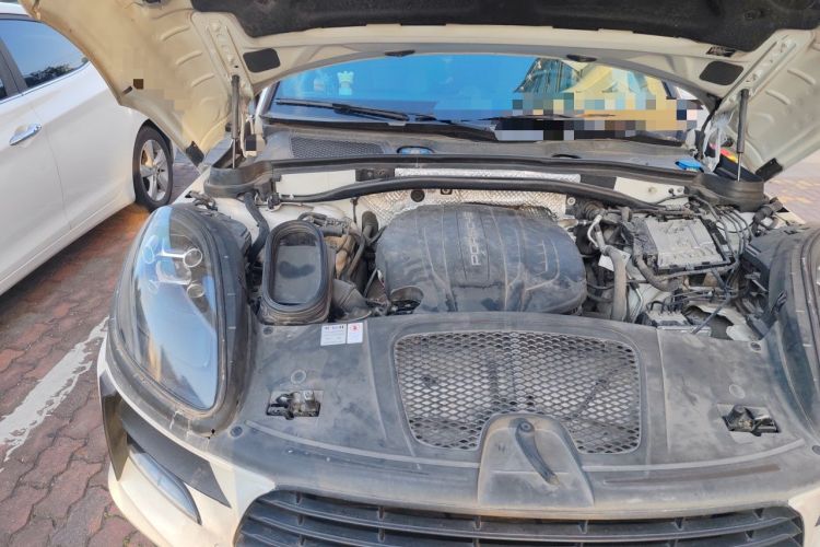 Used Porsche Macan 2020 Macan 2.0T Engine Bay Right
