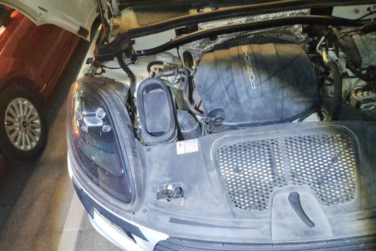 Used Porsche Macan 2020 Macan 2.0T Engine Bay Right