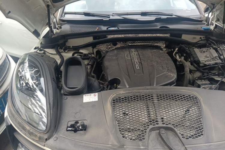 Used Porsche Macan 2020 Macan 2.0T Engine Bay Right