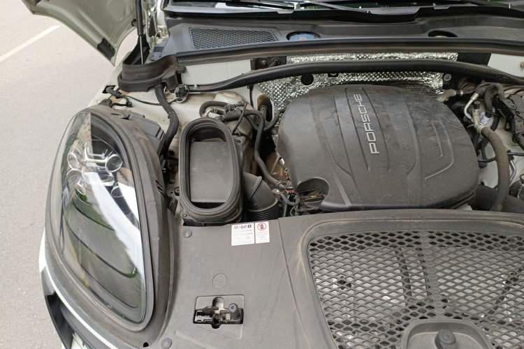 Used Porsche Macan 2020 Macan 2.0T Engine Bay Right