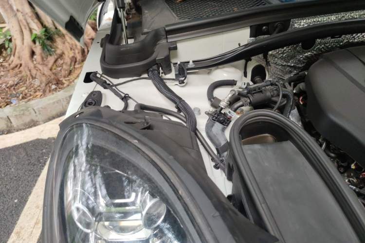 Used Porsche Macan 2020 Macan 2.0T Engine Bay Right