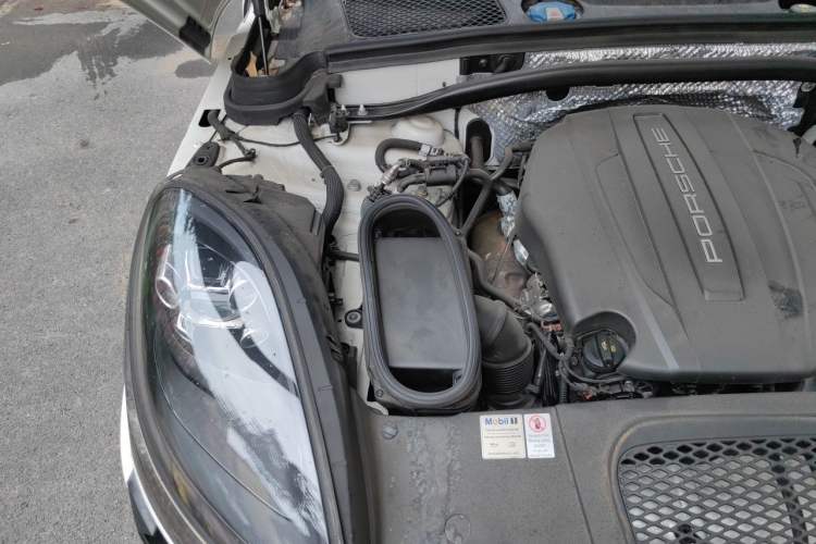 Used Porsche Macan 2020 Macan 2.0T Engine Bay Right