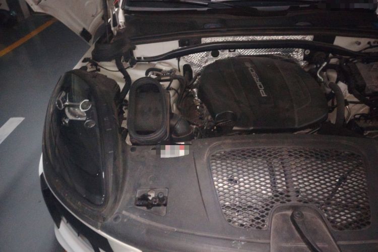 Used Porsche Macan 2020 Macan 2.0T Engine Bay Right