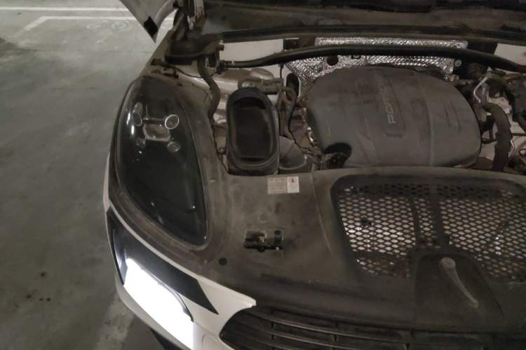 Used Porsche Macan 2020 Macan 2.0T Engine Bay Right