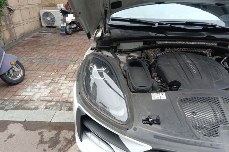 Used Porsche Macan 2020 Macan 2.0T Engine Bay Right