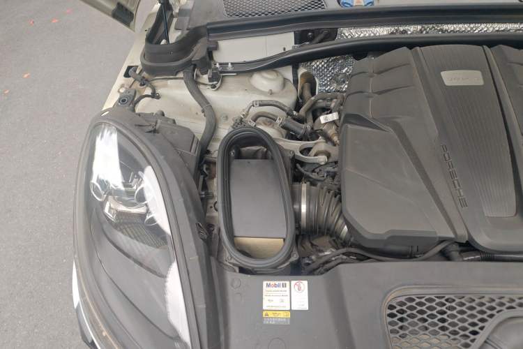 Used Porsche Macan 2020 Macan S 3.0T Engine Bay Right