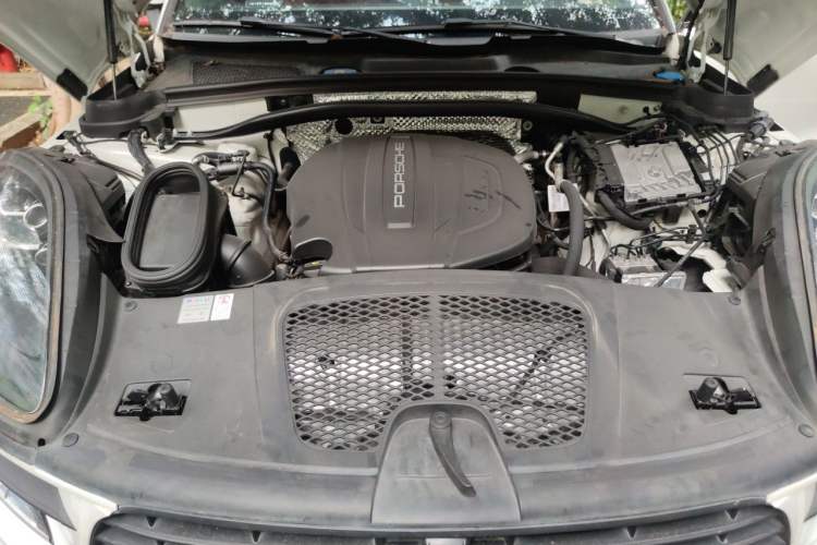 Used Porsche Macan 2020 Macan 2.0T Engine Bay