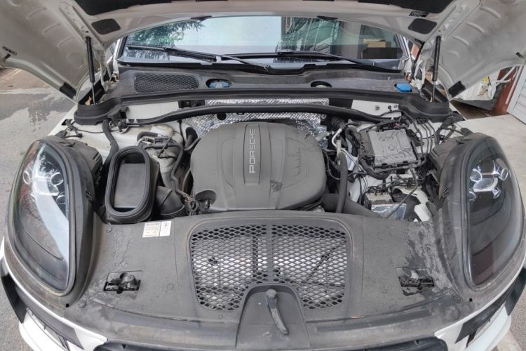 Used Porsche Macan 2020 Macan 2.0T Engine Bay