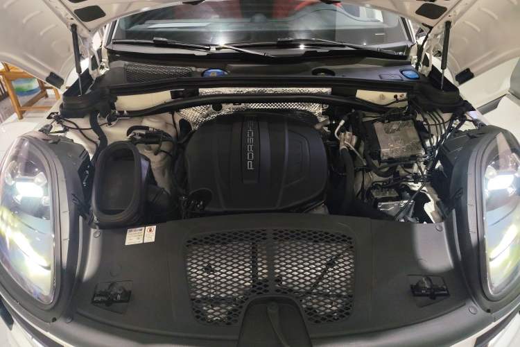 Used Porsche Macan 2020 Macan 2.0T Engine Bay