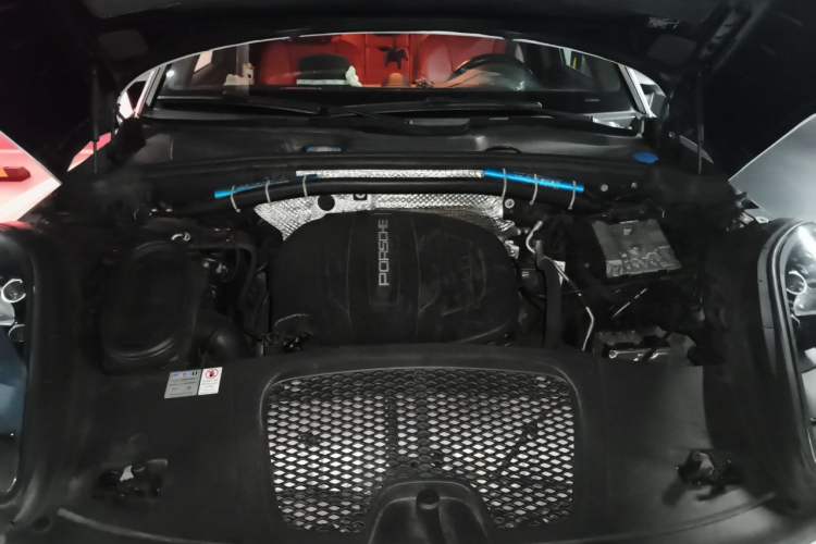 Used Porsche Macan 2020 Macan 2.0T Engine Bay