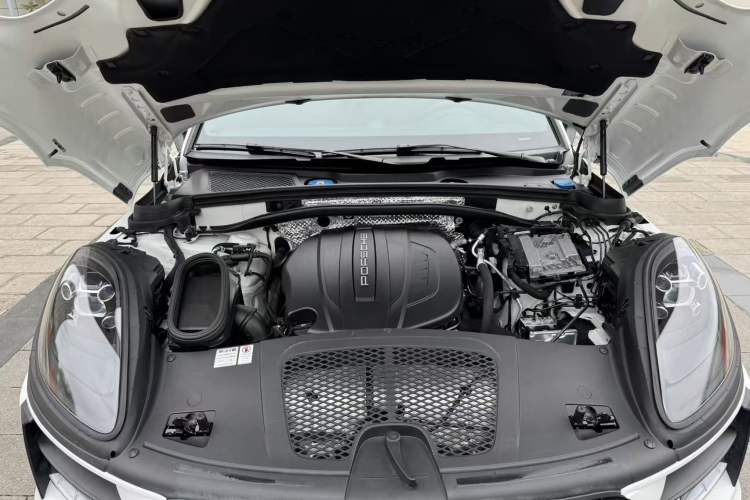 Used Porsche Macan 2020 Macan 2.0T Engine Bay