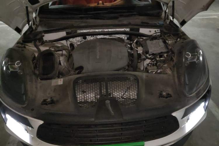 Used Porsche Macan 2020 Macan 2.0T Engine Bay