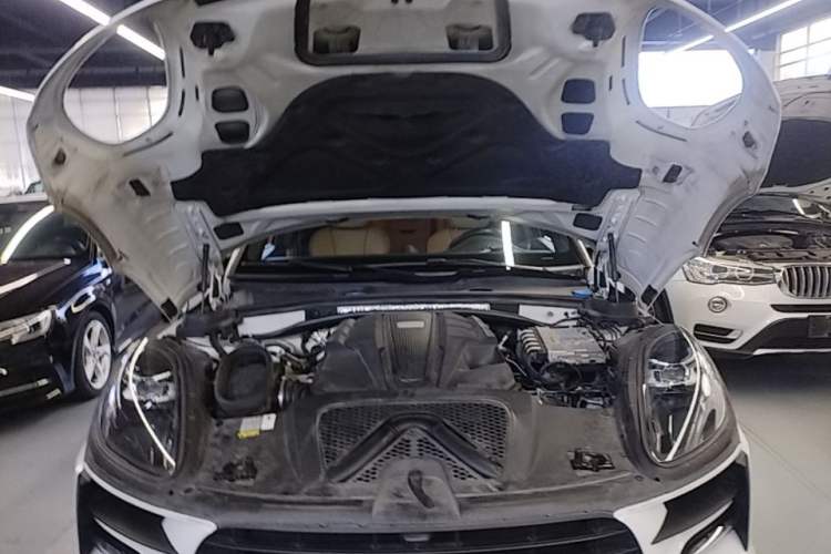 Used Porsche Macan 2020 Macan S 3.0T Engine Bay