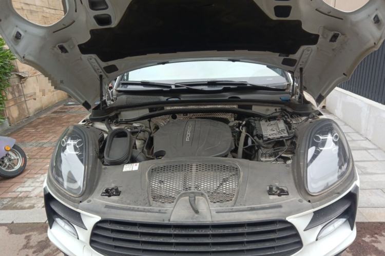 Used Porsche Macan 2020 Macan 2.0T Engine Bay