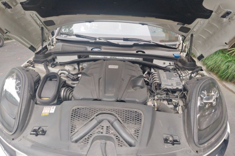 Used Porsche Macan 2020 Macan S 3.0T Engine Bay