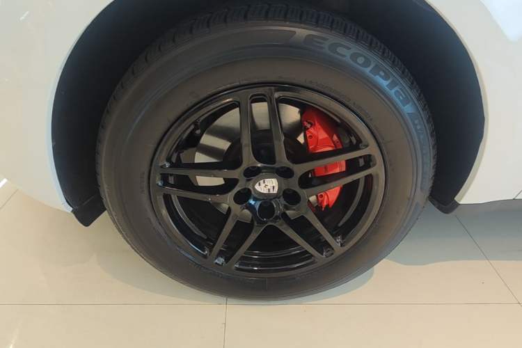 Used Porsche Macan 2020 Macan 2.0T Exterior 4