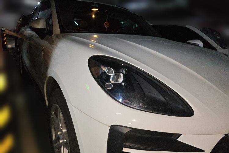 Used Porsche Macan 2020 Macan 2.0T Front Right 45 Deg