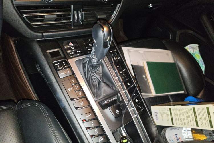 Used Porsche Macan 2020 Macan 2.0T Gear Lever