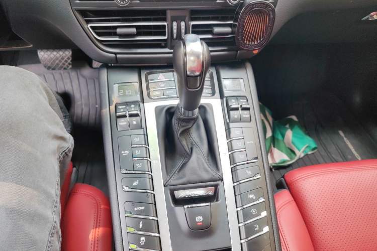 Used Porsche Macan 2020 Macan 2.0T Gear Lever