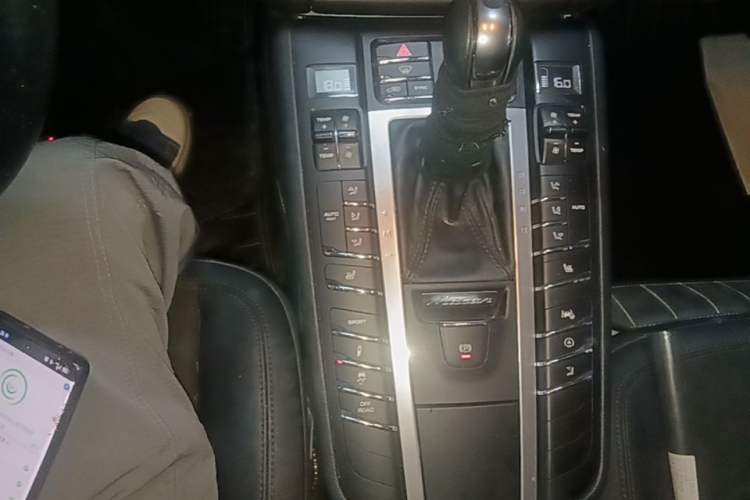 Used Porsche Macan 2020 Macan 2.0T Gear Lever