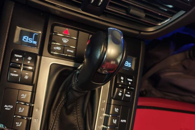 Used Porsche Macan 2020 Macan 2.0T Gear Lever