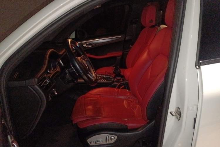 Used Porsche Macan 2020 Macan 2.0T Left Front Seat