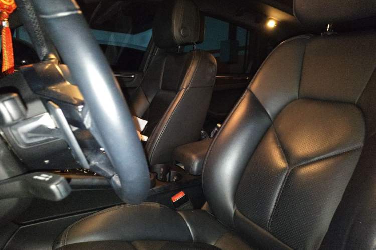 Used Porsche Macan 2020 Macan 2.0T Left Front Seat