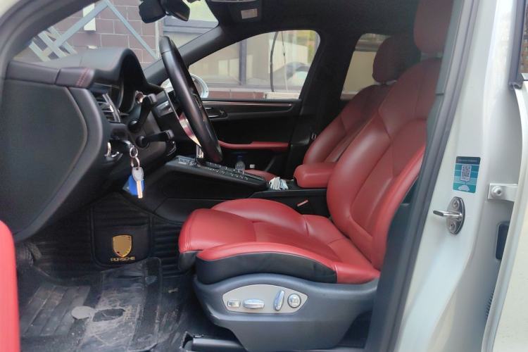 Used Porsche Macan 2020 Macan 2.0T Left Front Seat