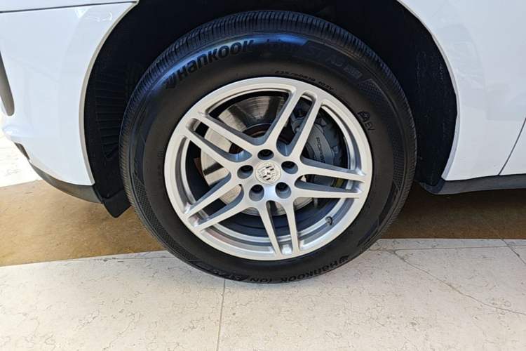 Used Porsche Macan 2020 Macan S 3.0T Left Front Wheel Hub