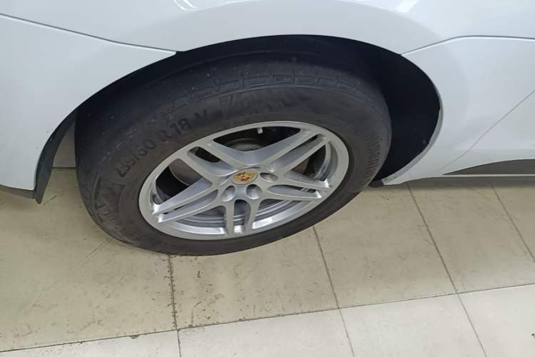 Used Porsche Macan 2020 Macan 2.0T Left Front Wheel Hub