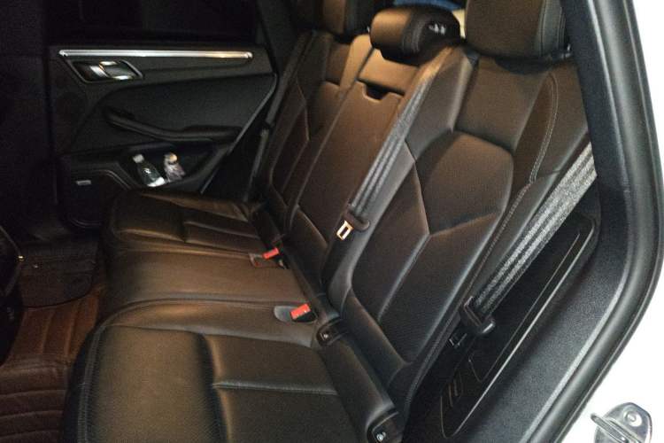 Used Porsche Macan 2020 Macan 2.0T Left Rear Seat