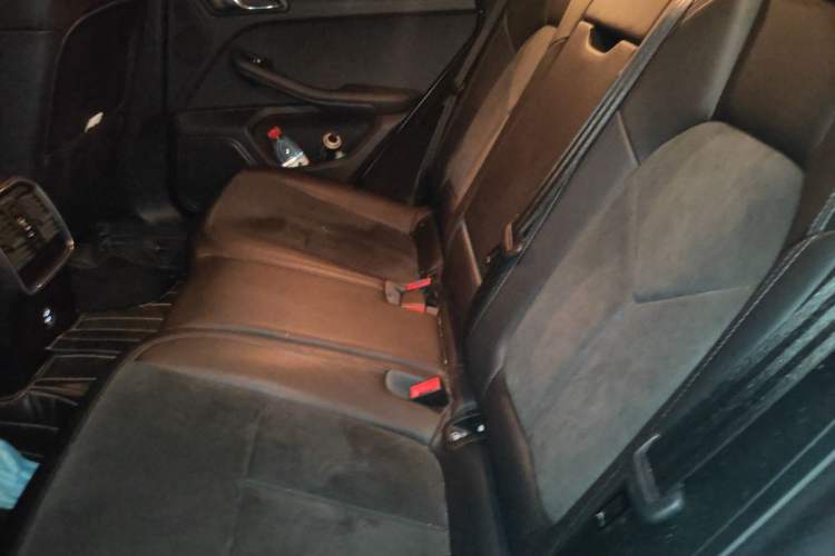 Used Porsche Macan 2020 Macan 2.0T Left Rear Seat