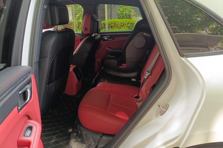 Used Porsche Macan 2020 Macan 2.0T Left Rear Seat