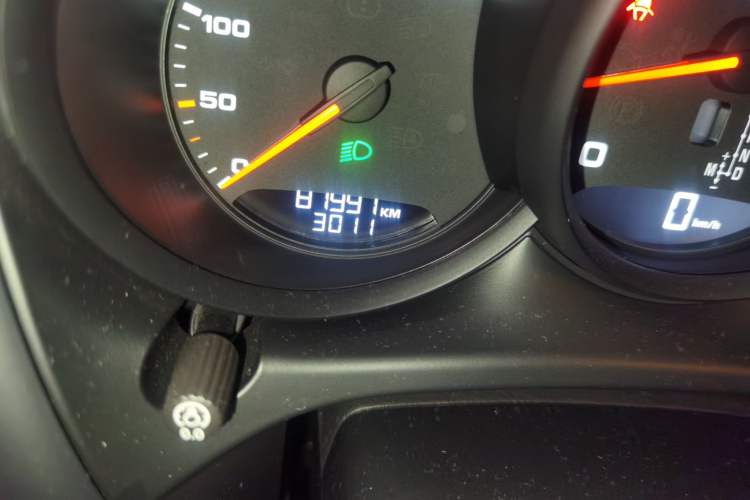 Used Porsche Macan 2020 Macan 2.0T Odometer Close Up