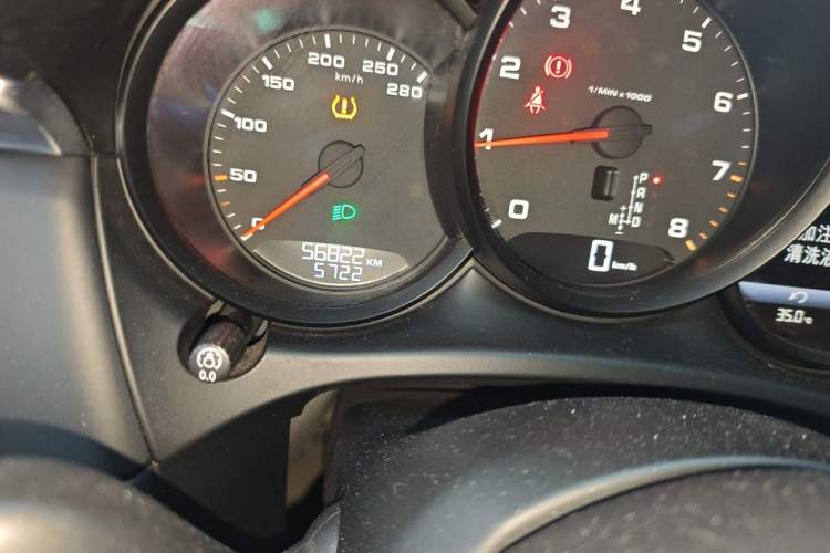 Used Porsche Macan 2020 Macan 2.0T Odometer Close Up